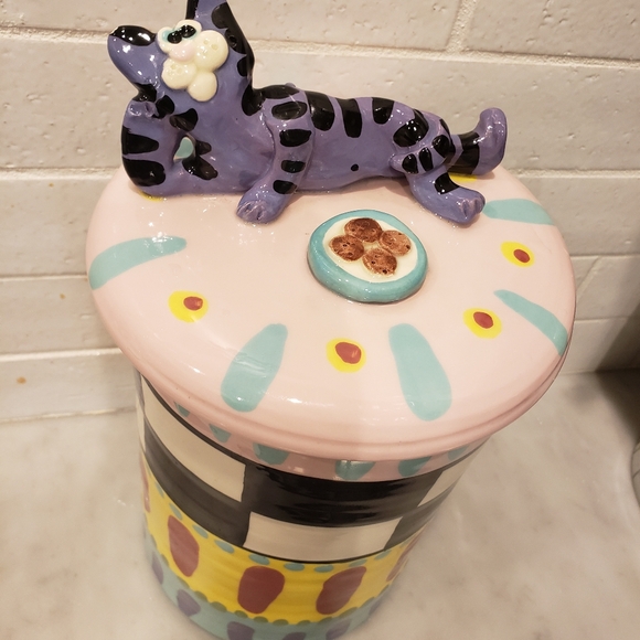 Art Pottery Large Canister With Whimsical Cat Lid signed on base - Picture 15 of 15